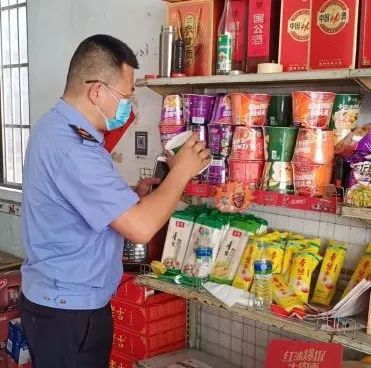 永新縣嚴(yán)查食品無證無照經(jīng)營行為，保障群眾“舌尖上的安全”